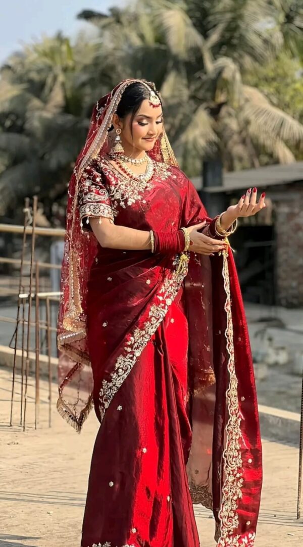 মাধুরী শাড়ি উইথ রেডি ব্লাউজ – ফুল এম্ব্রয়ডারি ওয়ার্ক