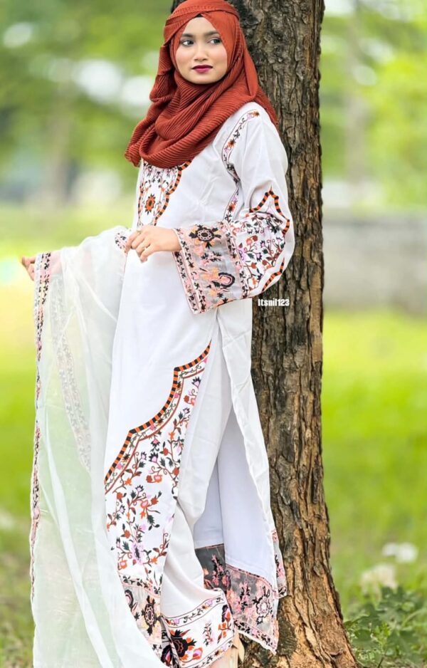 প্রিমিয়াম সাদা হ্যান্ডওয়ার্ক এমব্রয়ডারি থ্রি-পিস